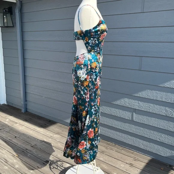 Jovani Crystal Embellished Green Velvet Floral Cutout Dress NEW Jovani Crystal Embellished Green Velvet Floral Cutout Dress NEW